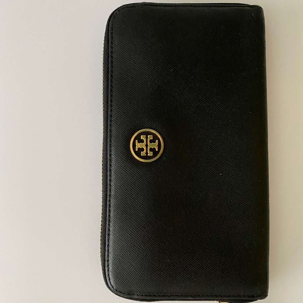 Tory Burch Black Robinson Zip Continental Wallet